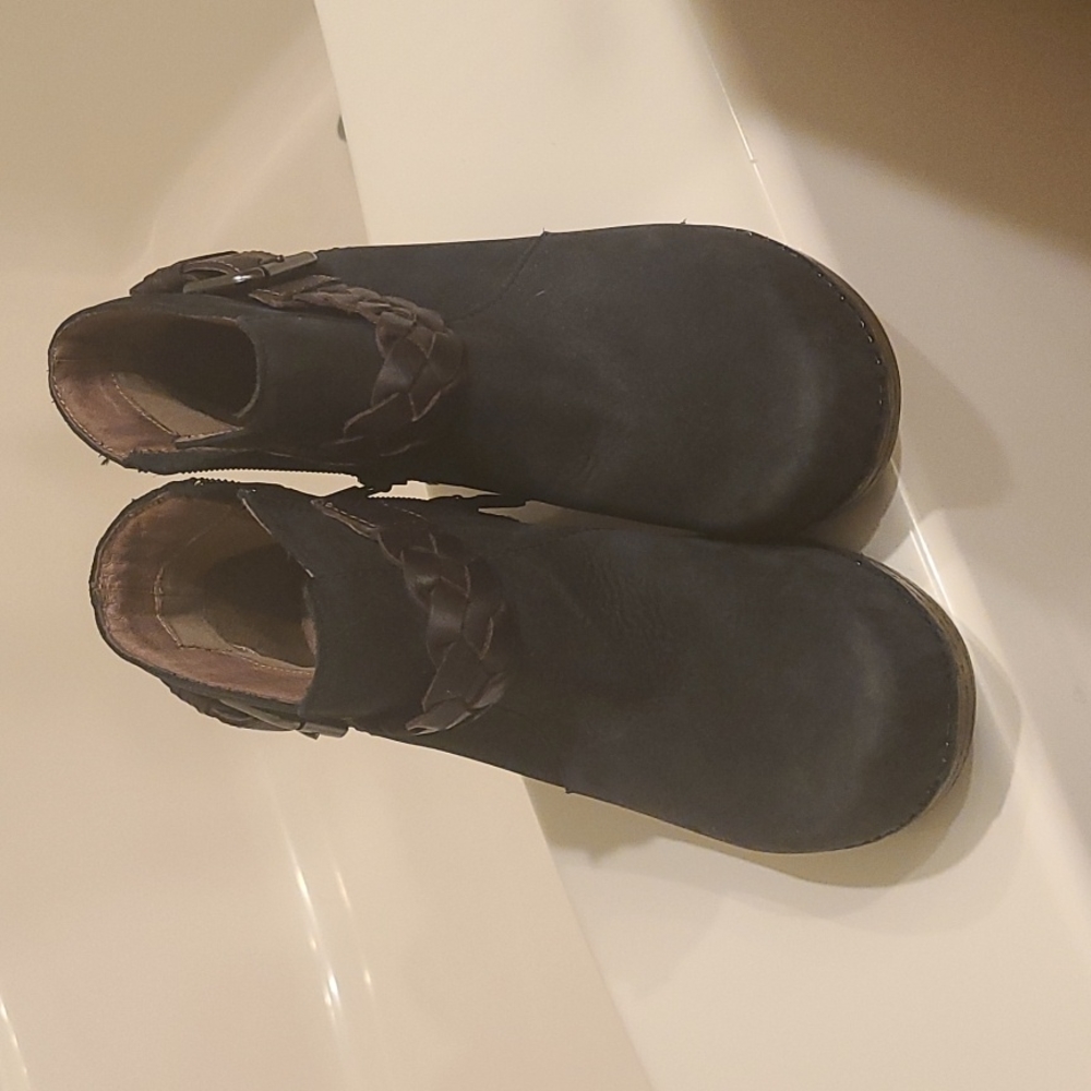 Like new size 36 Dansko boots